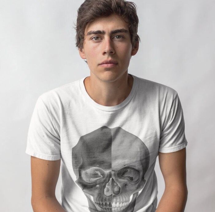 Maglietta con teschio negativo