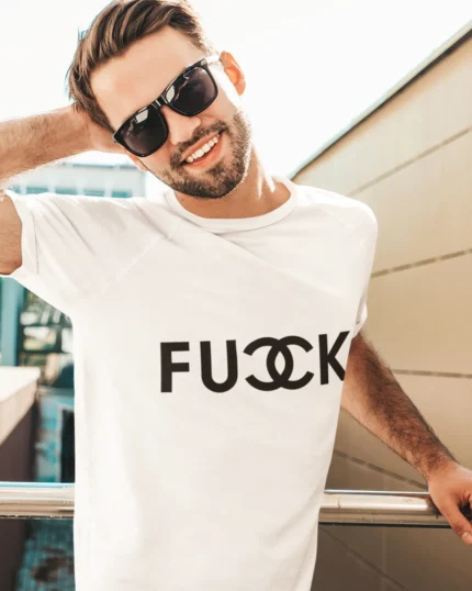 T-shirt Fucck porté homme